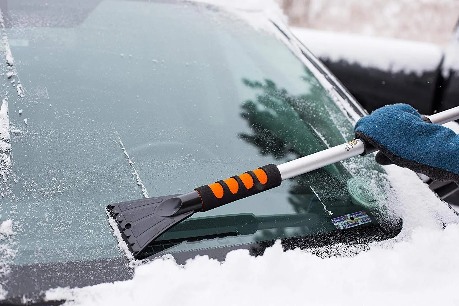 46 Extendable Snow Brush with Squeegee & Ice Scraper - Foam Grip - T-Shape Auto Snow Brush