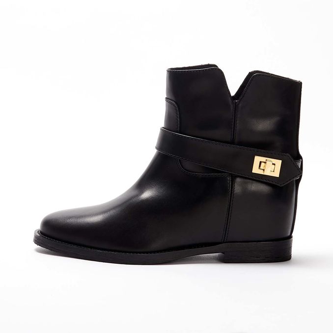 LOW BOOTS WITH GOLD BUCKLE Woman Black