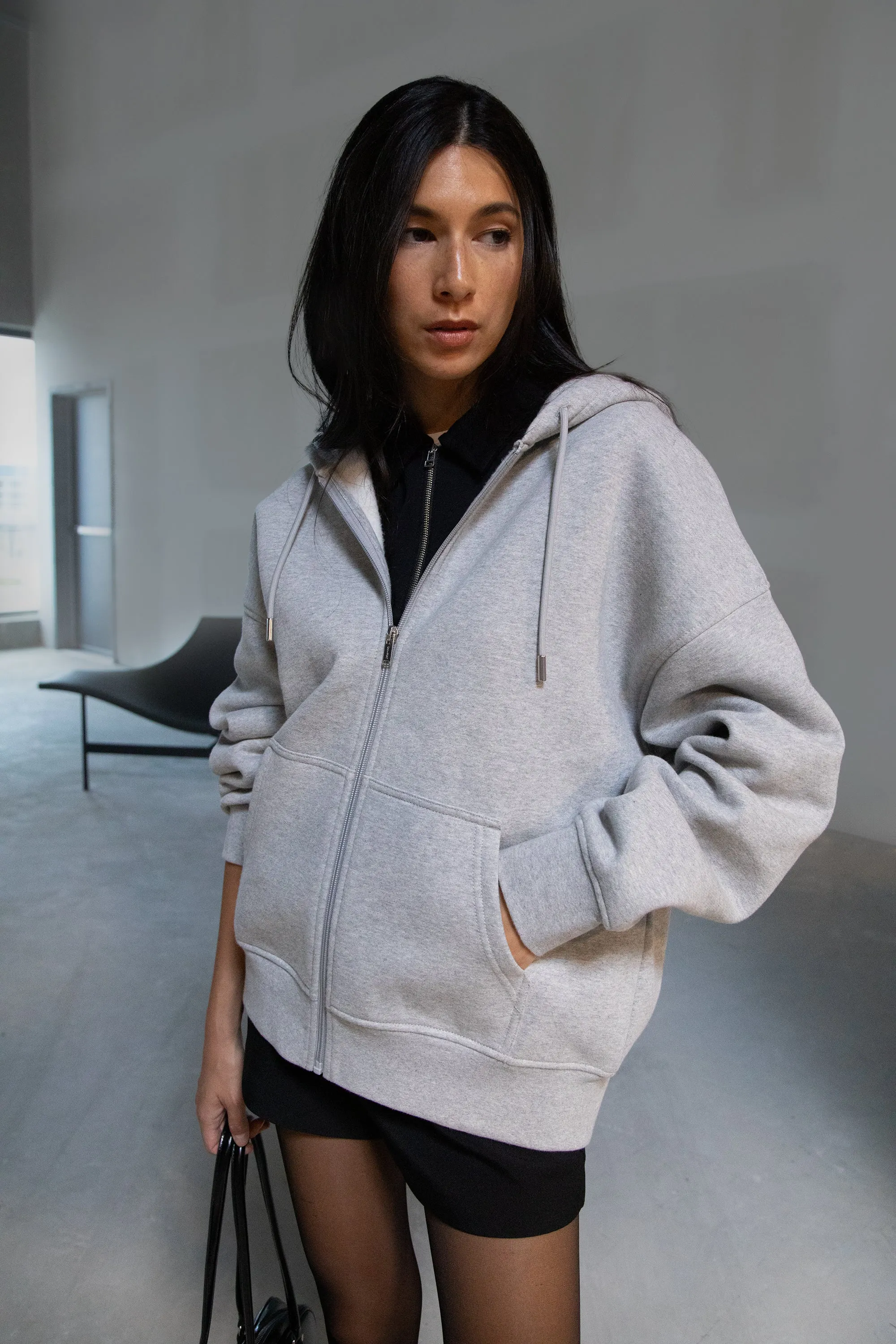 OVERSIZED ZIP-UP HOODIE