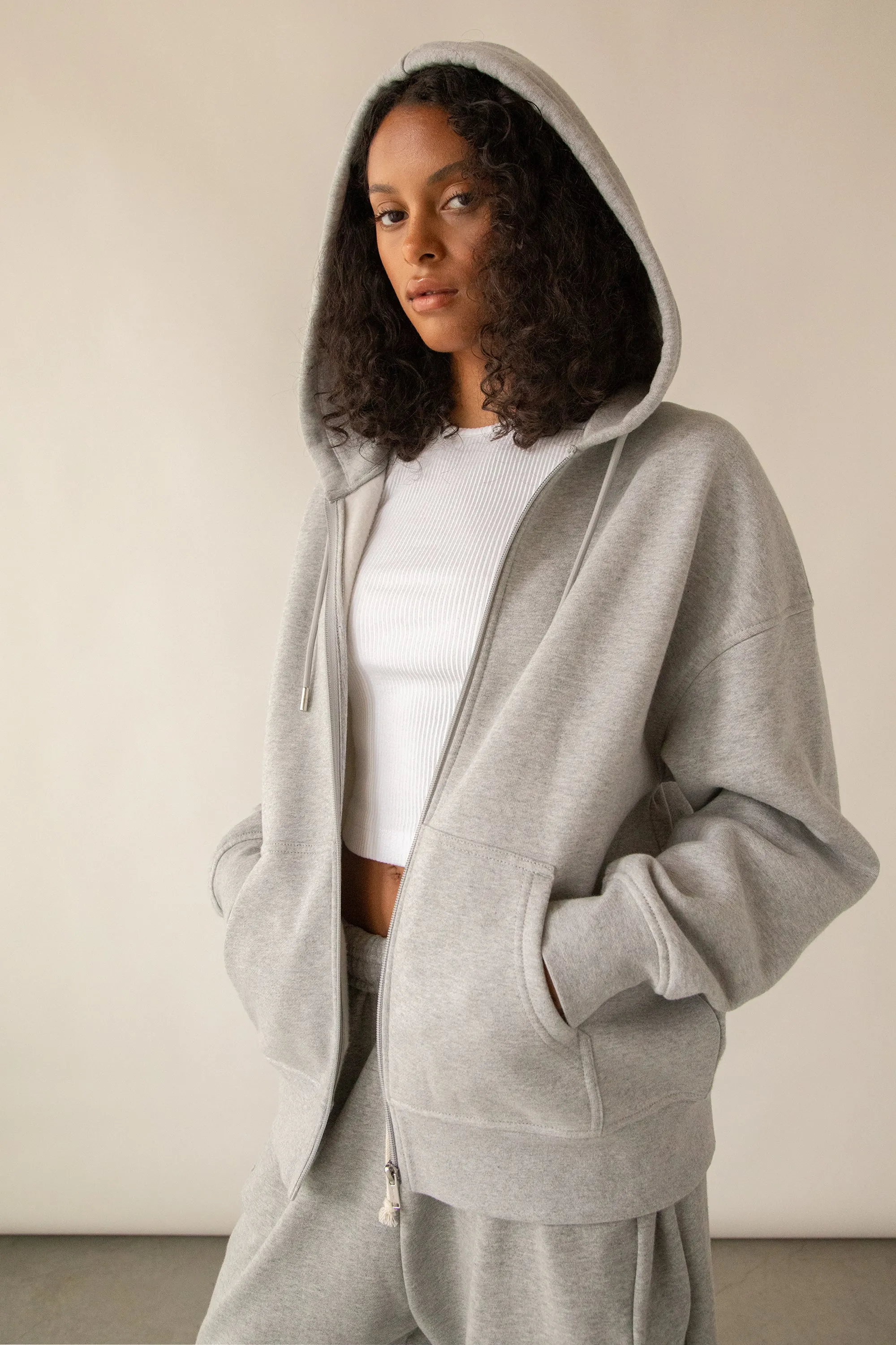 OVERSIZED ZIP-UP HOODIE